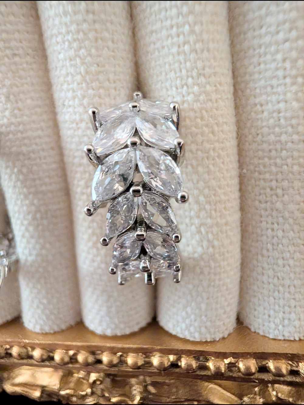 💎 Marquise Cluster CZ Cubic Zirconia Earrings 💎 - Picture 13 of 15